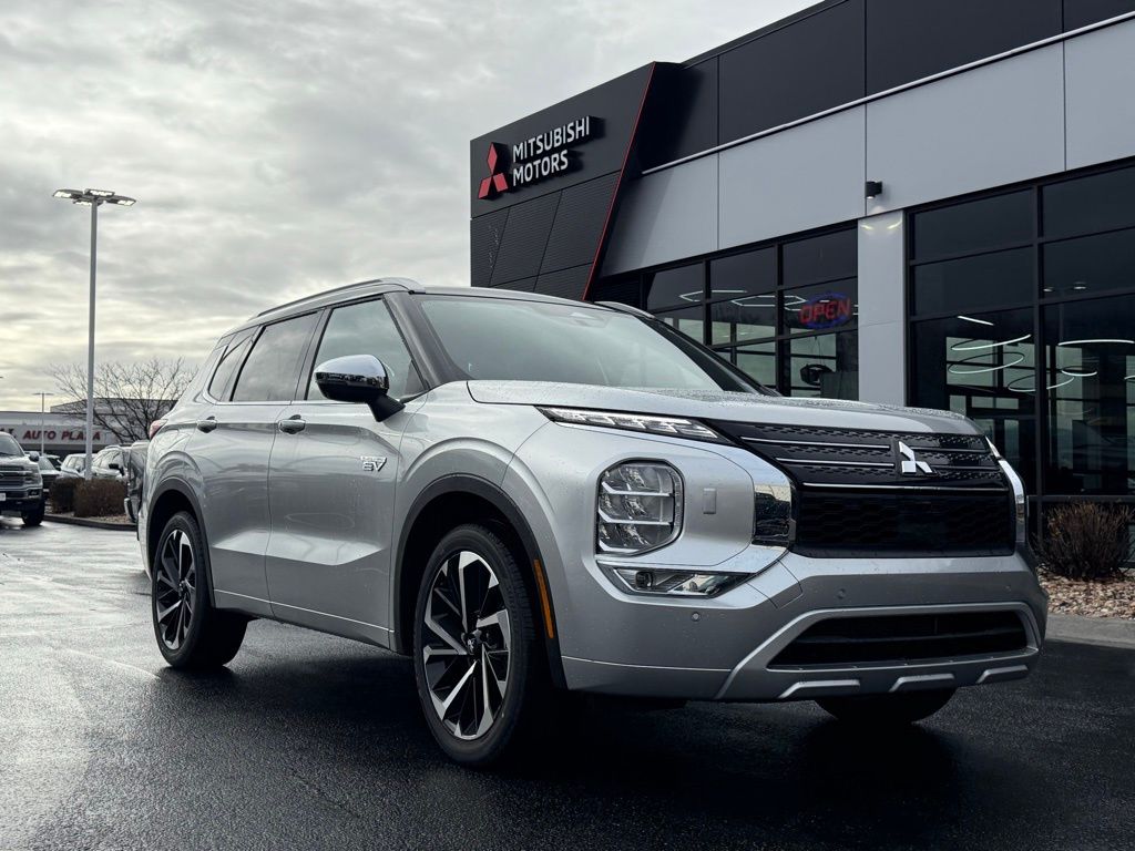 2025 Mitsubishi Outlander Plug-in Hybrid SEL S-AWC's photo