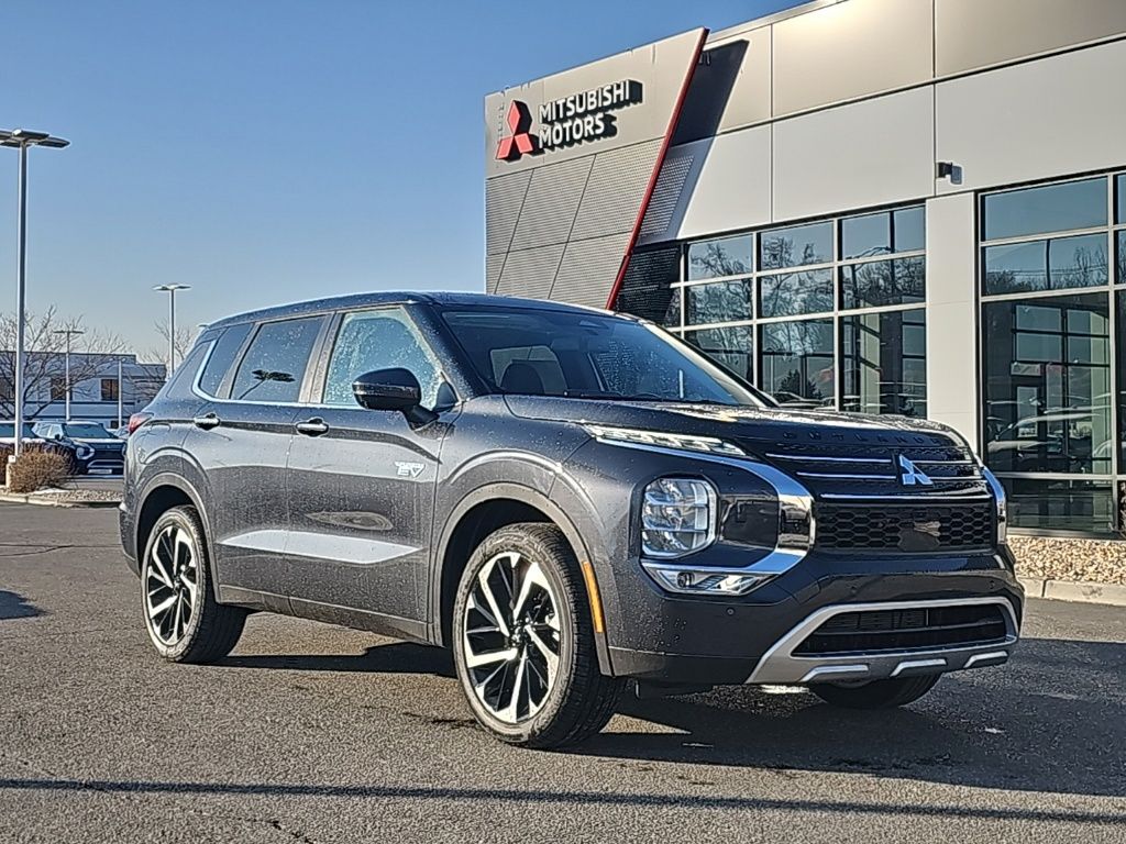 2025 Mitsubishi Outlander Plug-in Hybrid SE S-AWC's photo