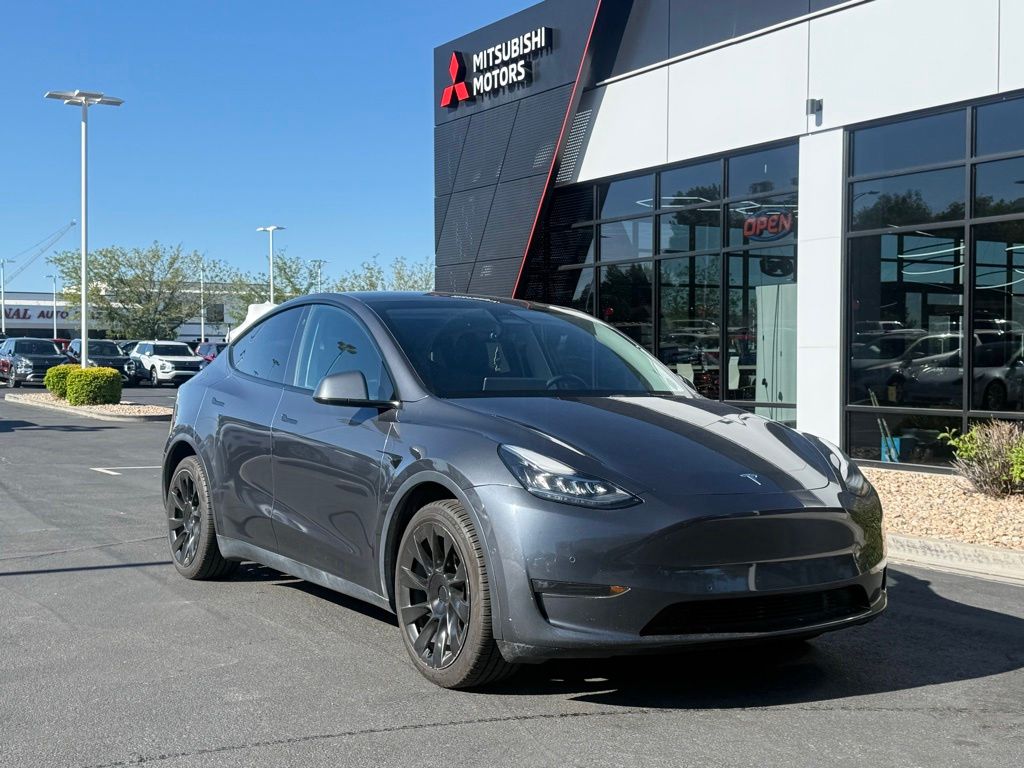 2022 Tesla Model Y Long Range Dual Motor All-Wheel Drive's photo