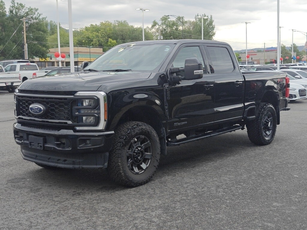 2023 Ford F-250 Lariat photo 2