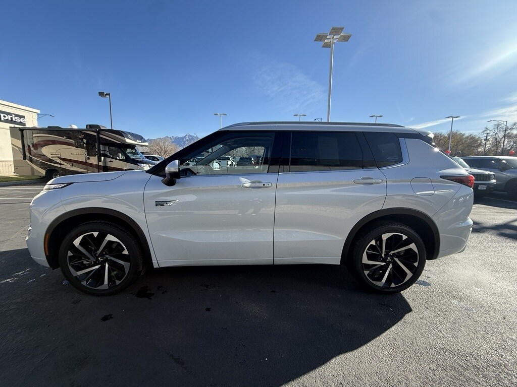 2025 Mitsubishi Outlander PHEV SEL photo 4