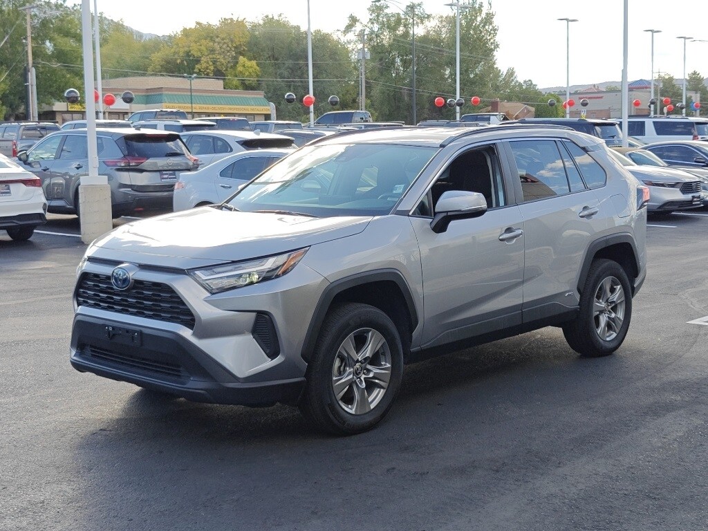 2024 Toyota RAV4 Hybrid XLE photo 2