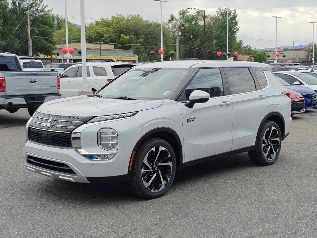 2025 Mitsubishi Outlander PHEV SE photo 3