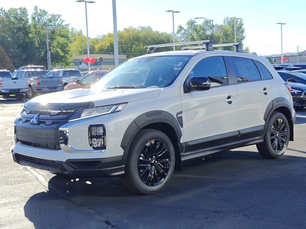 2025 Mitsubishi Outlander Sport LE photo 2