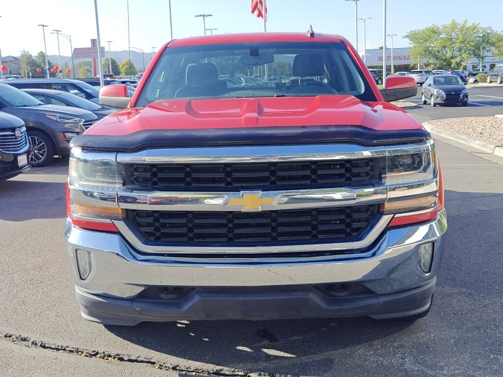 2017 Chevrolet Silverado 1500 LT photo 3