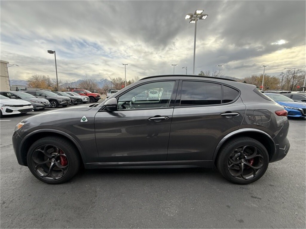 2021 Alfa Romeo Stelvio Quadrifoglio photo 4
