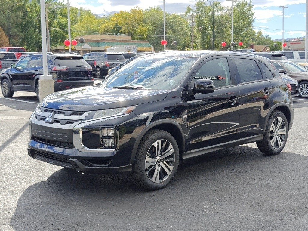 2025 Mitsubishi Outlander Sport LE photo 2