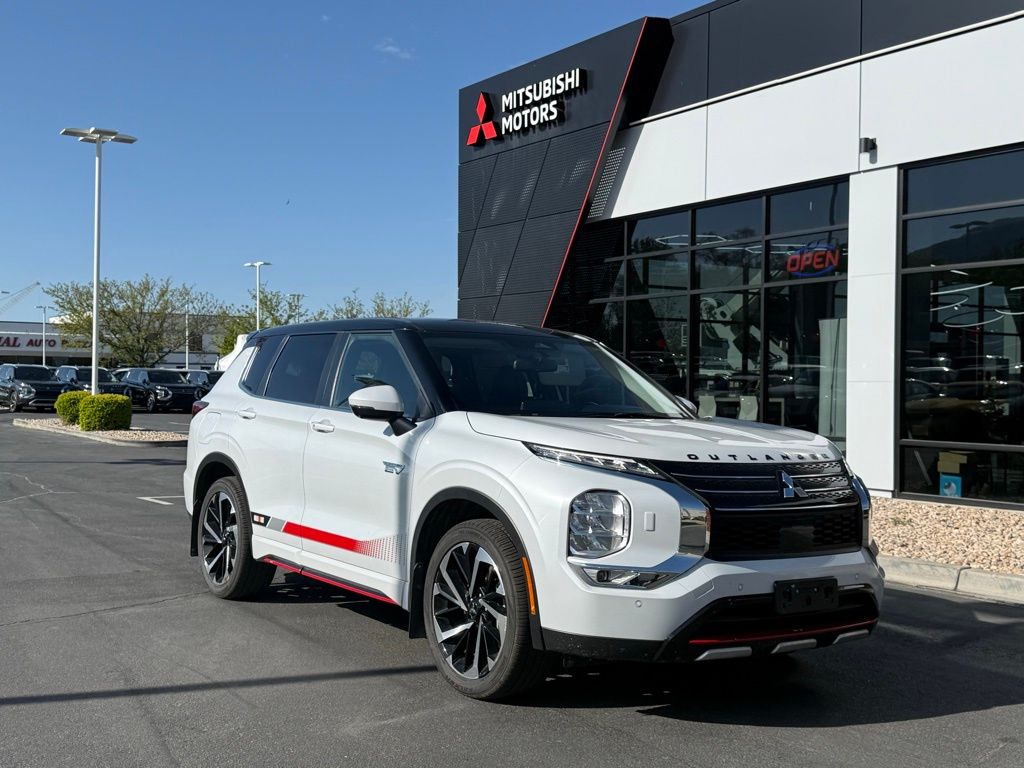 2024 Mitsubishi Outlander Plug-in Hybrid SE S-AWC's photo