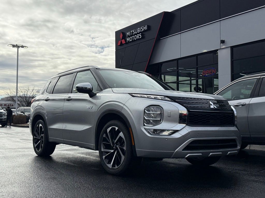 2025 Mitsubishi Outlander Plug-in Hybrid SEL S-AWC's photo