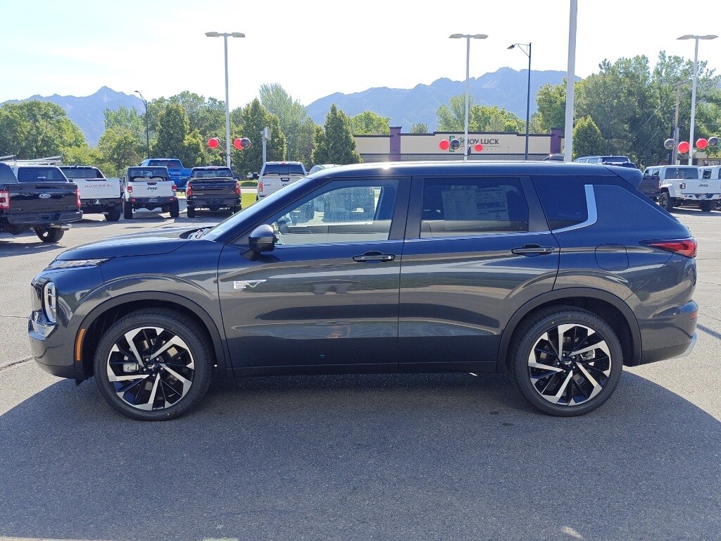 2025 Mitsubishi Outlander PHEV photo 2