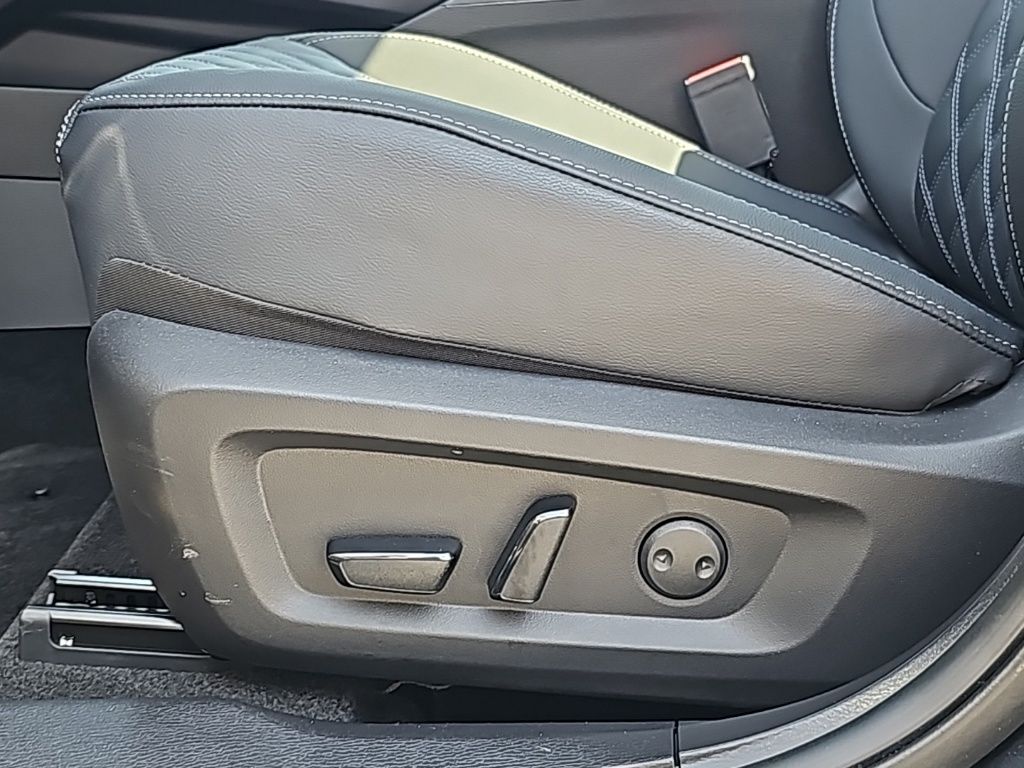 2025 Mitsubishi Outlander Plug-in Hybrid SEL - Photo 11