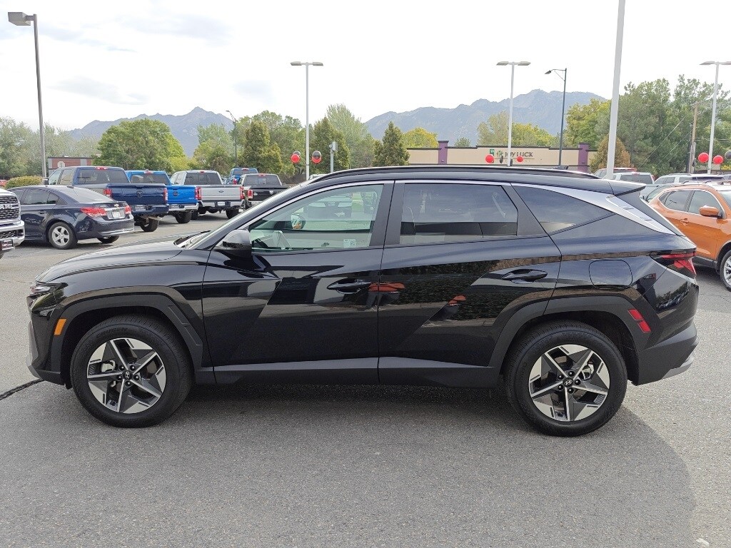 2025 Hyundai Tucson SEL photo 3