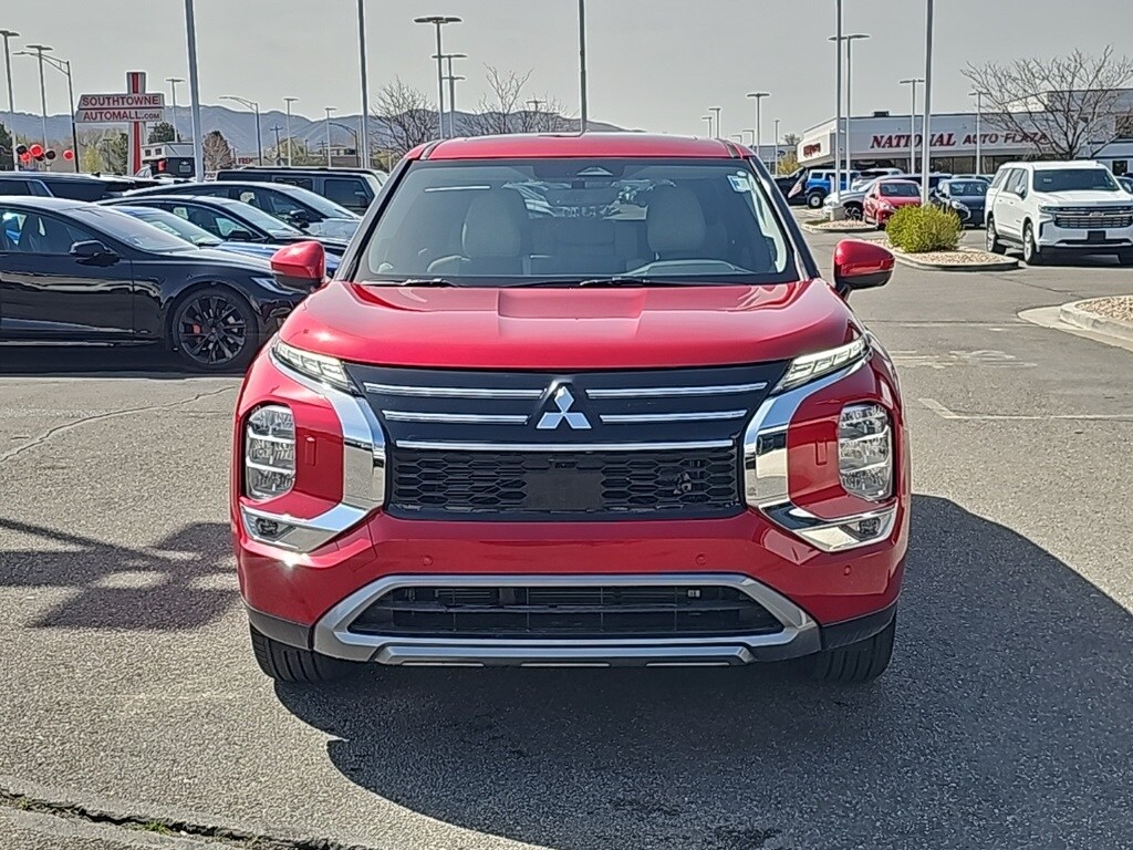 2025 Mitsubishi Outlander SE photo 2