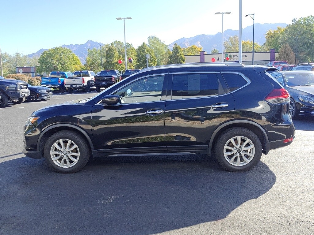2019 Nissan Rogue SV photo 4