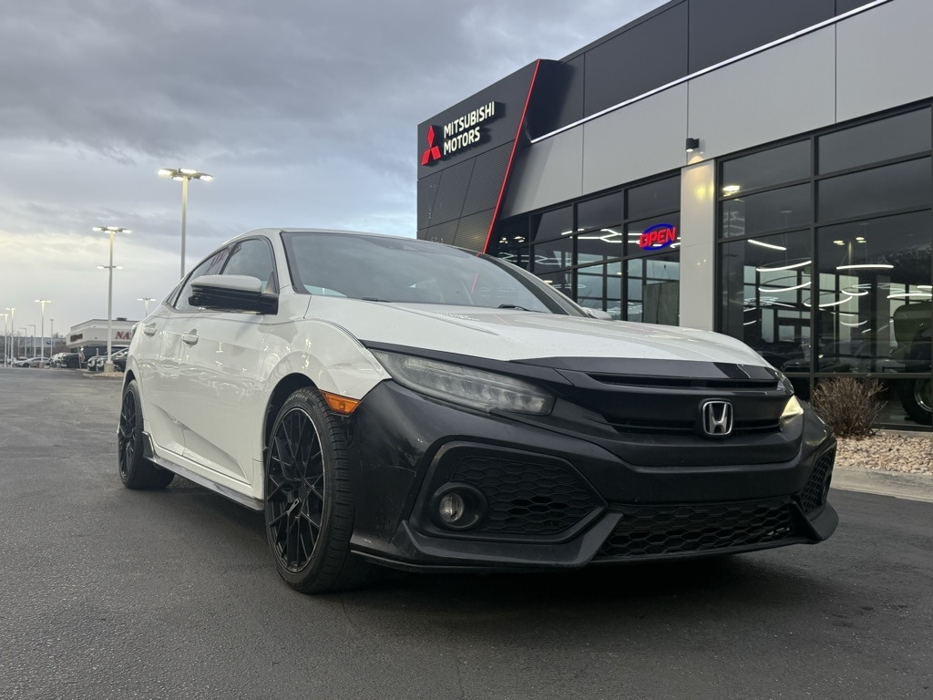 2017 Honda Civic Hatchback Sport Touring's photo
