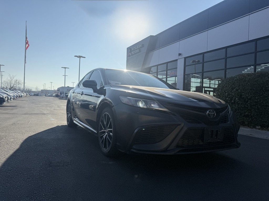 2021 Toyota Camry SE's photo