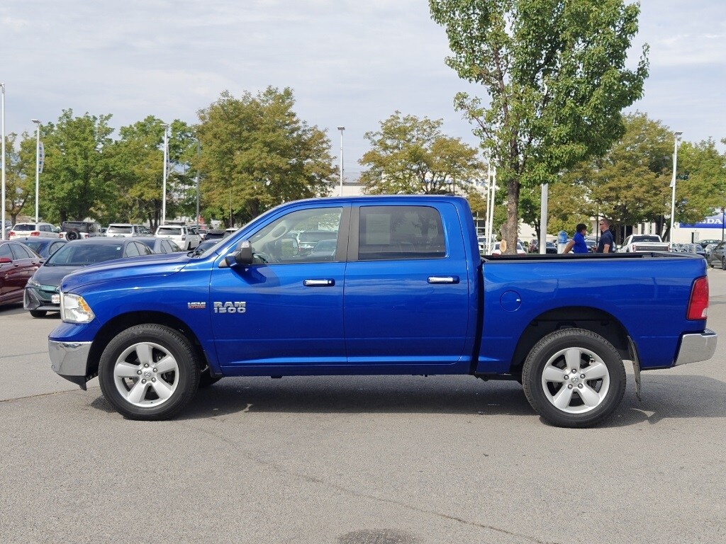 2017 Ram 1500 SLT photo 4