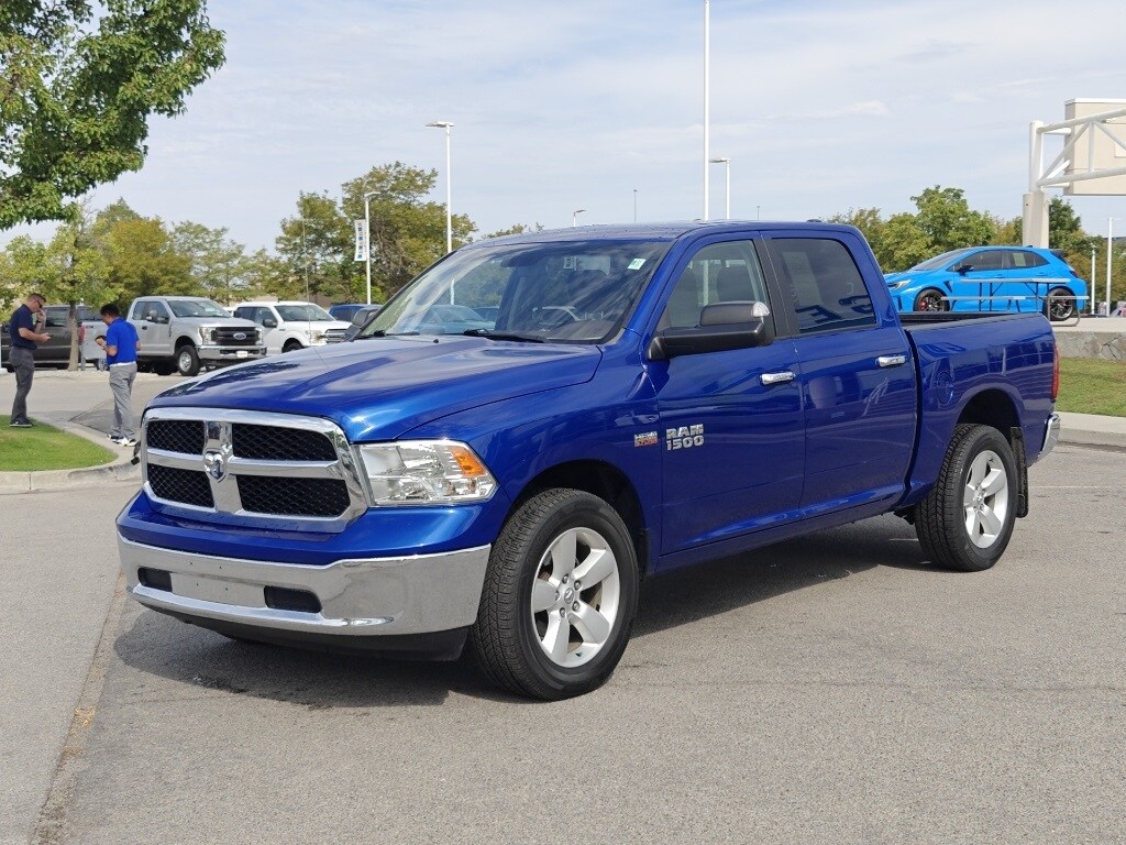 2017 Ram 1500 SLT photo 3