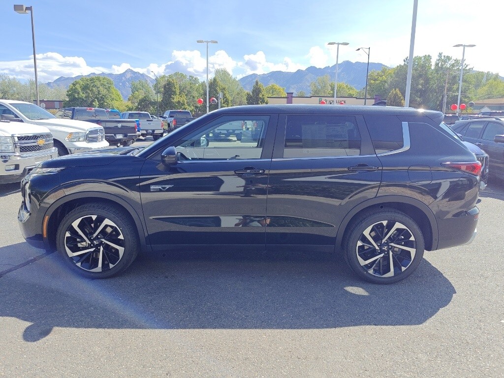 2025 Mitsubishi Outlander PHEV SE photo 3