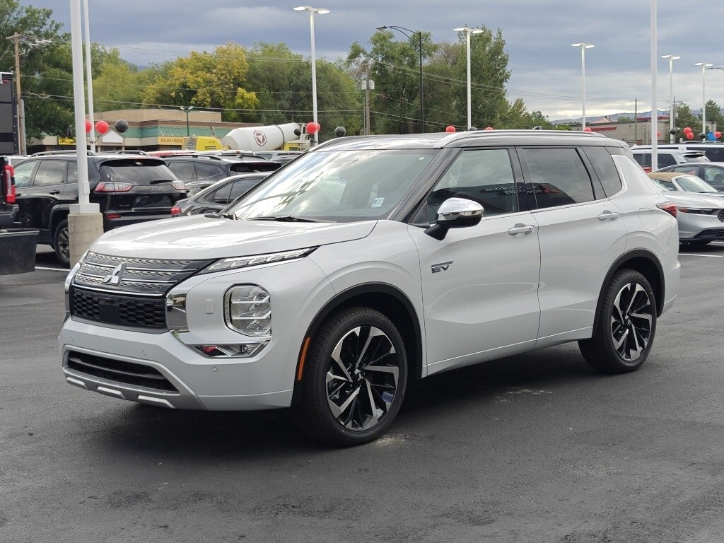 2025 Mitsubishi Outlander PHEV photo 2