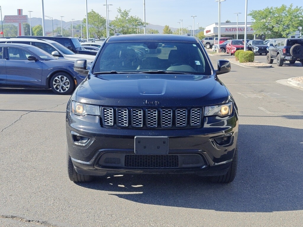 2017 Jeep Grand Cherokee Altitude photo 2