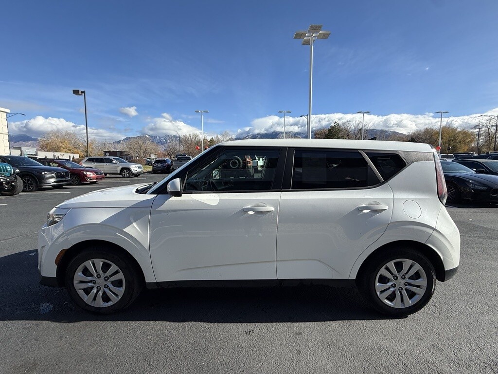 2023 Kia Soul LX photo 2