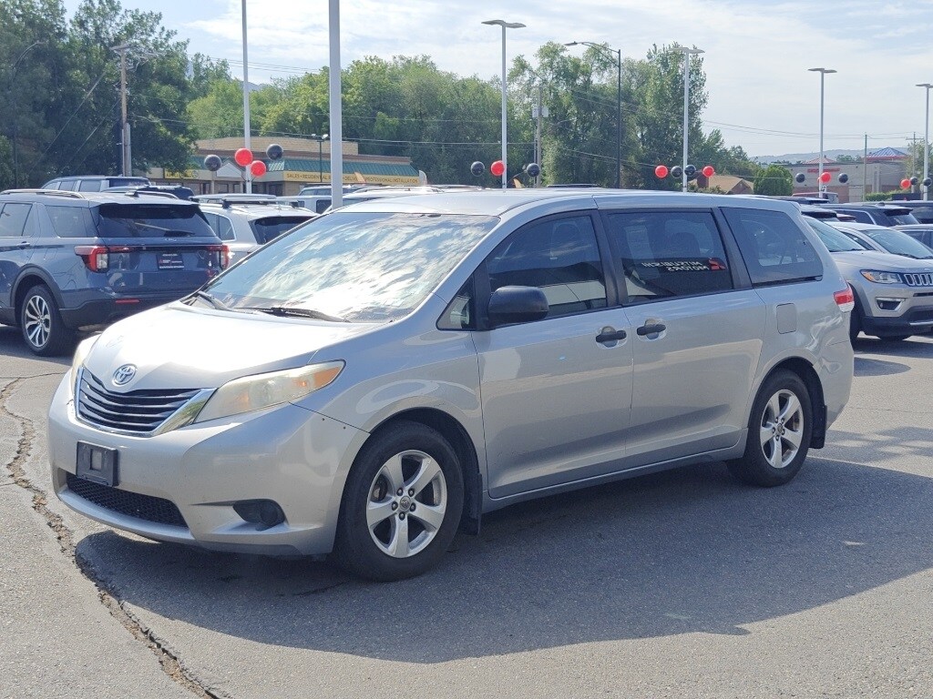 2014 Toyota Sienna L photo 3