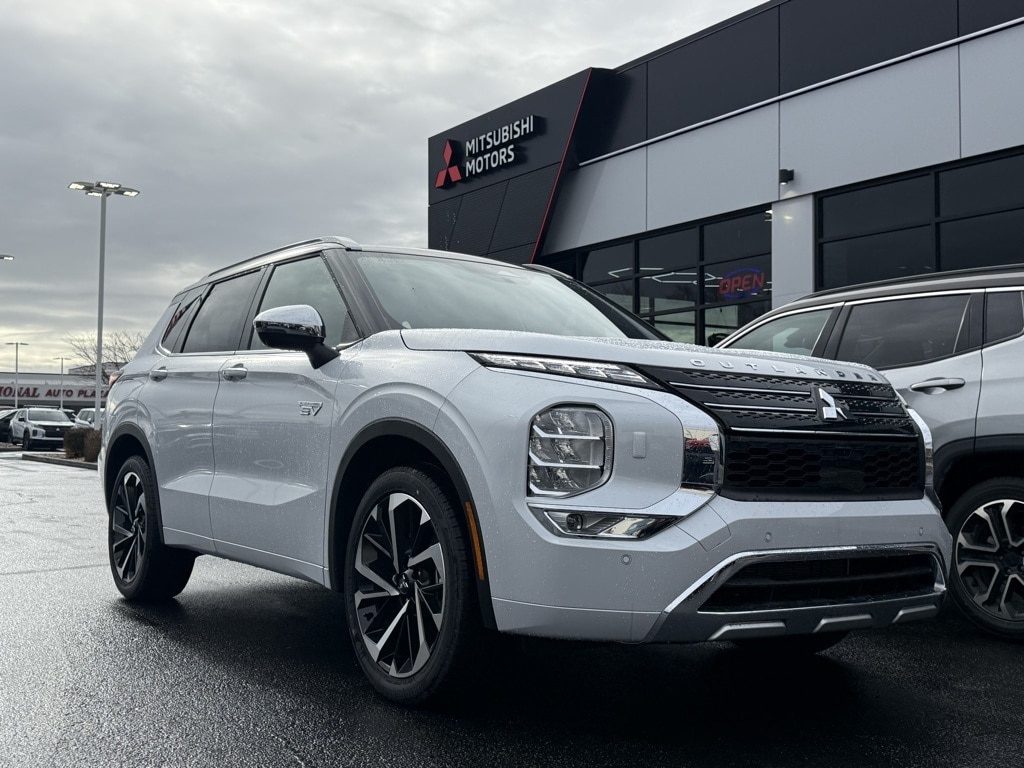 2025 Mitsubishi Outlander Plug-in Hybrid SEL's photo