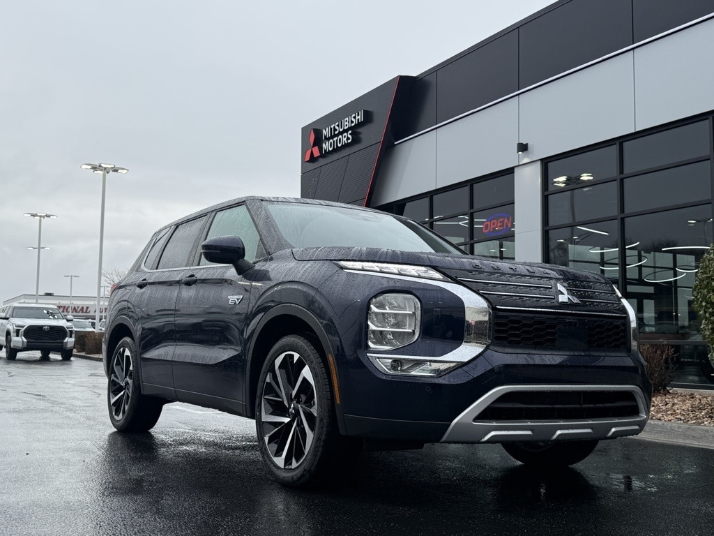 2025 Mitsubishi Outlander SE's photo