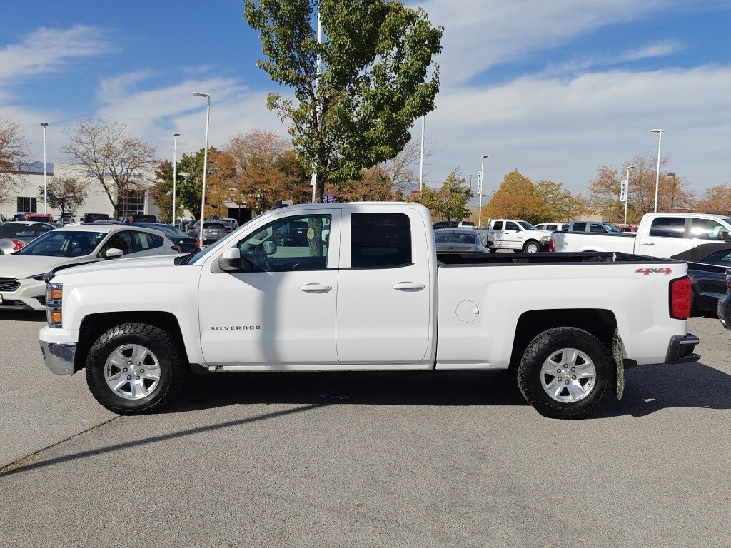 2015 Chevrolet Silverado 1500 LT photo 2