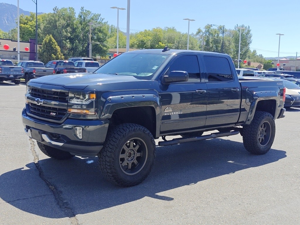 2017 Chevrolet Silverado 1500 LT2 photo 3