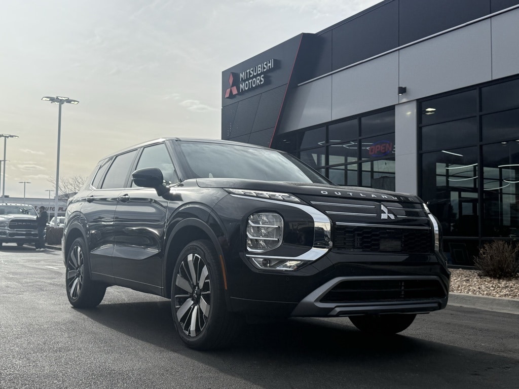 2026 Mitsubishi Outlander SE's photo