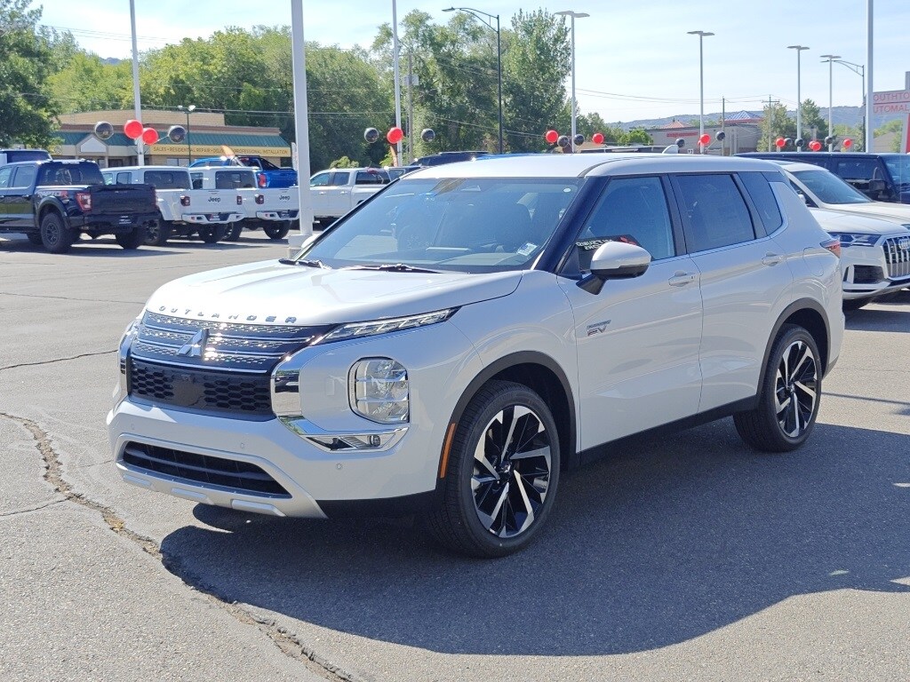 2025 Mitsubishi Outlander PHEV photo 2