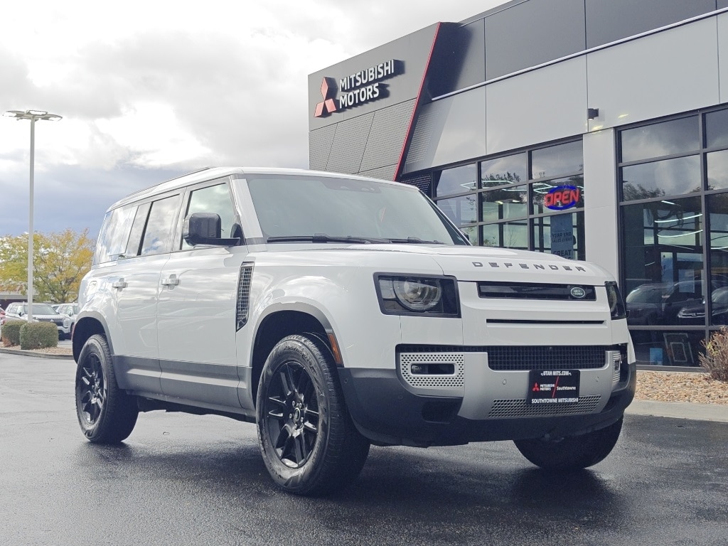 2025 Land Rover Defender S's photo