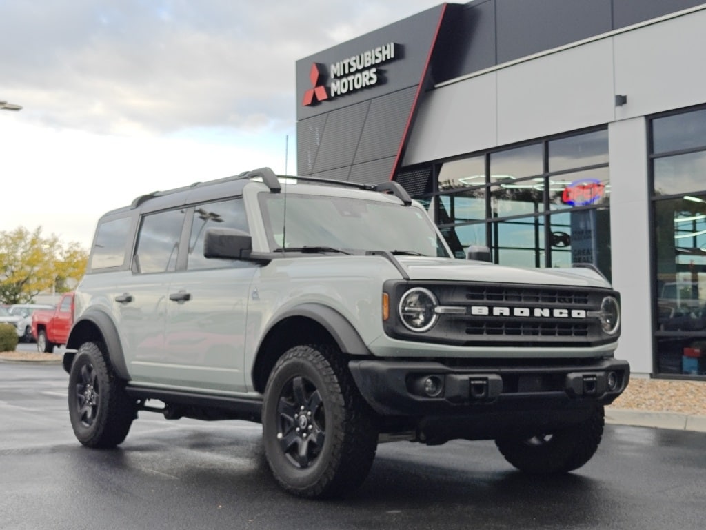 2024 Ford Bronco 4-Door Black Diamond's photo