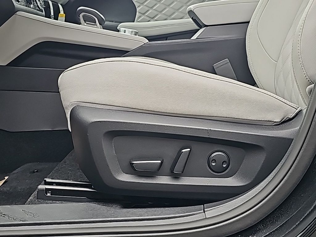 2025 Mitsubishi Outlander Plug-in Hybrid SEL - Photo 11
