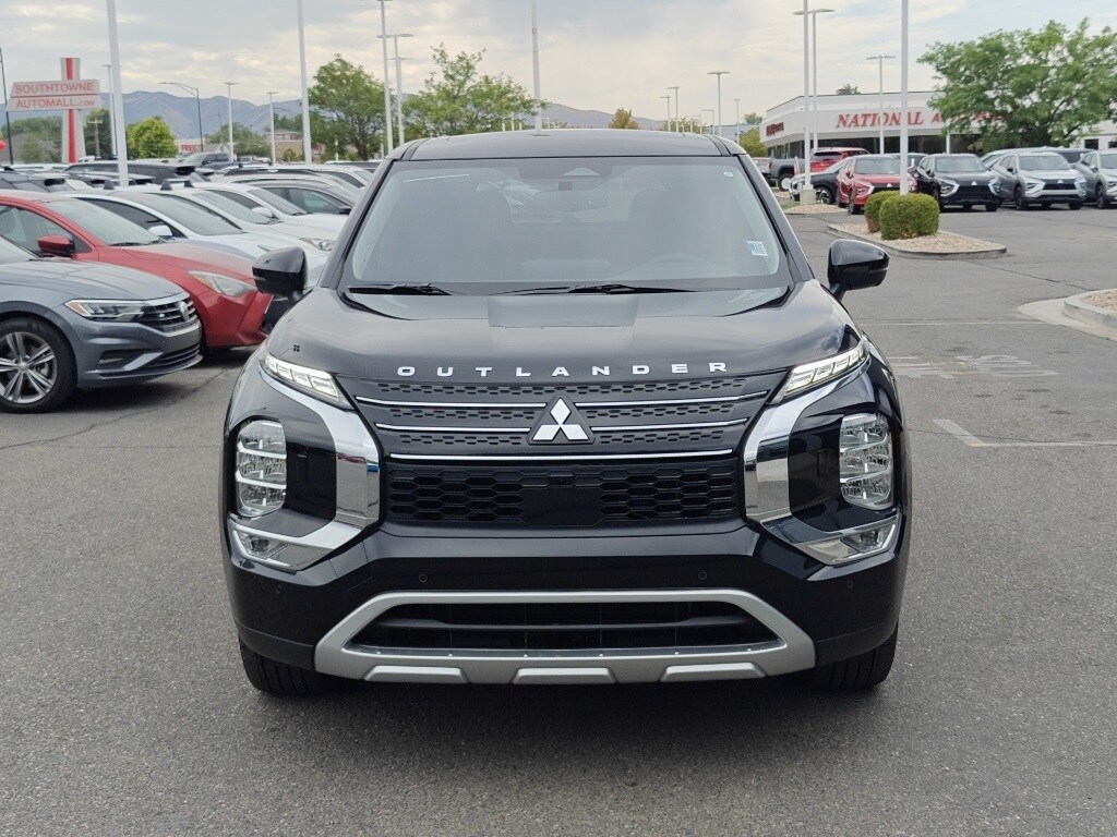 2025 Mitsubishi Outlander PHEV SE photo 2