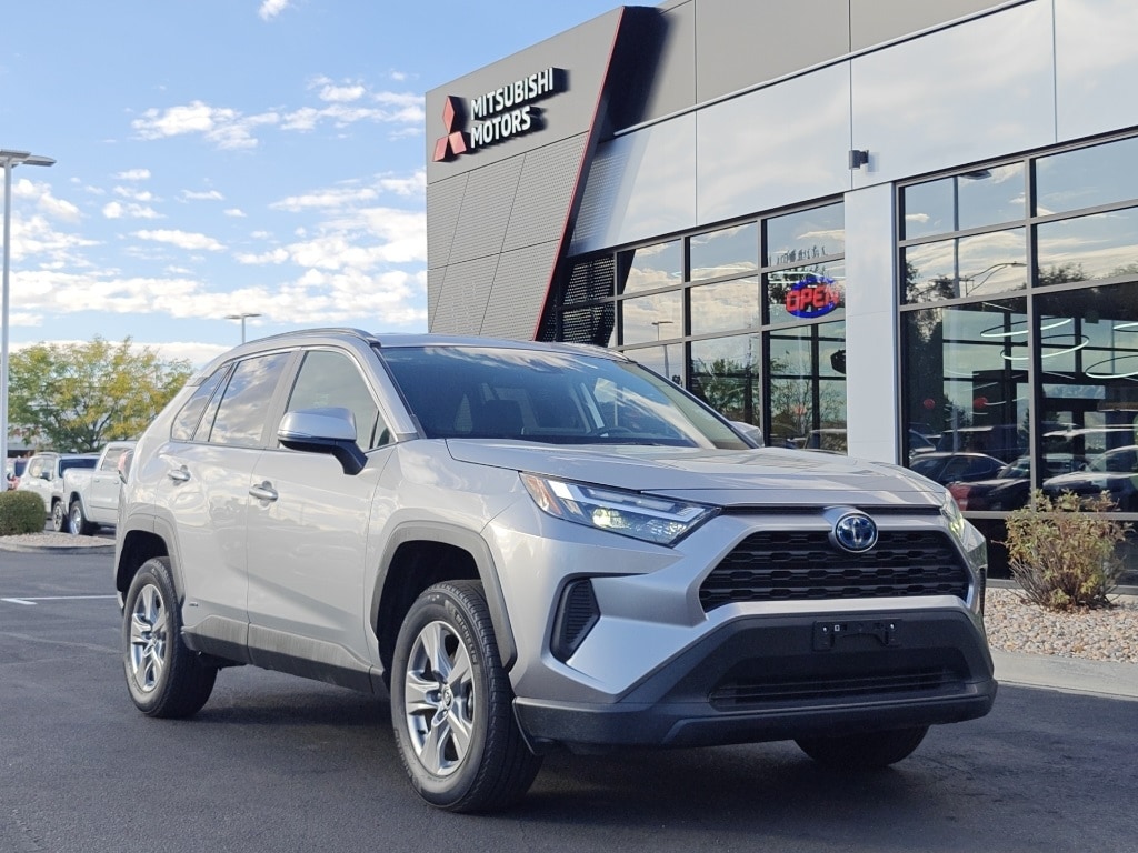 2024 Toyota RAV4 XLE's photo