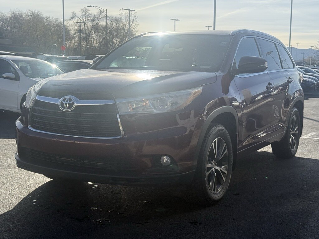 2016 Toyota Highlander XLE photo 2