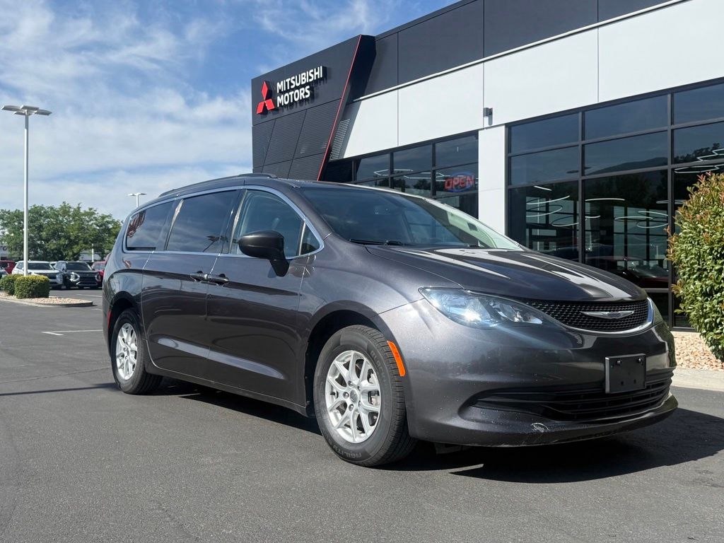 2020 Chrysler Voyager LXI's photo