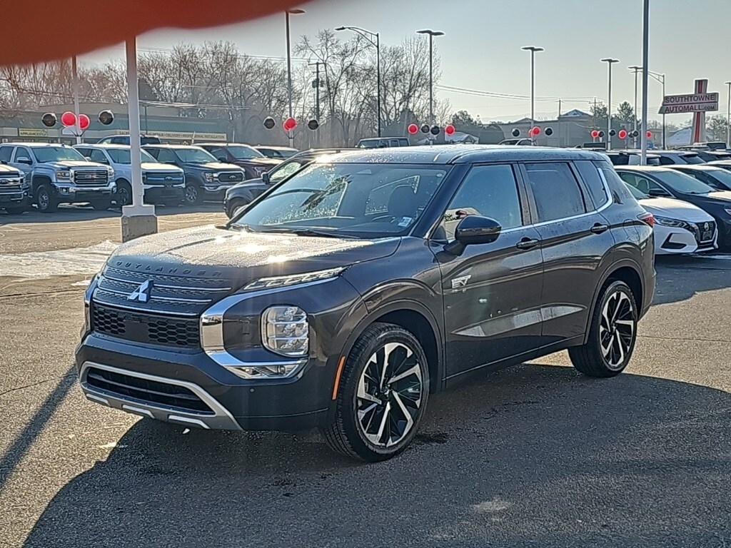2025 Mitsubishi Outlander PHEV SE photo 2