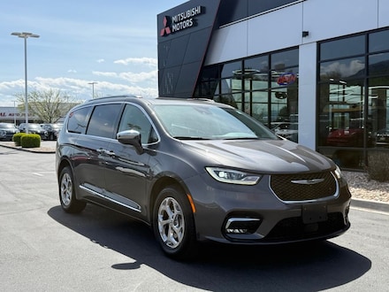 2021 Chrysler Pacifica Limited Van Passenger Van