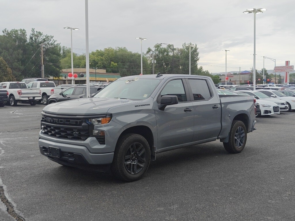 2024 Chevrolet Silverado 1500 Custom photo 2