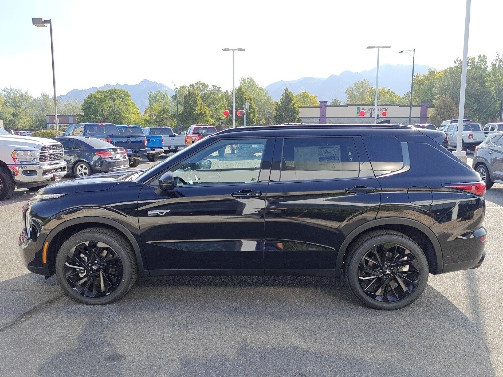 2025 Mitsubishi Outlander PHEV SEL photo 3