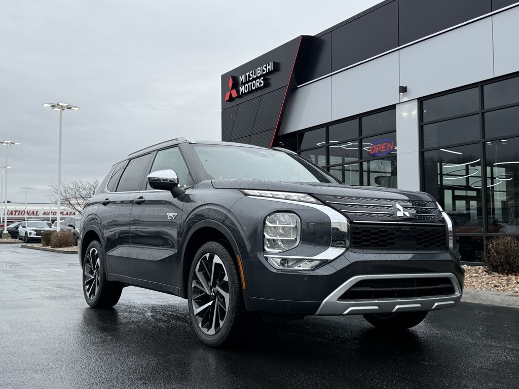 2025 Mitsubishi Outlander SEL's photo
