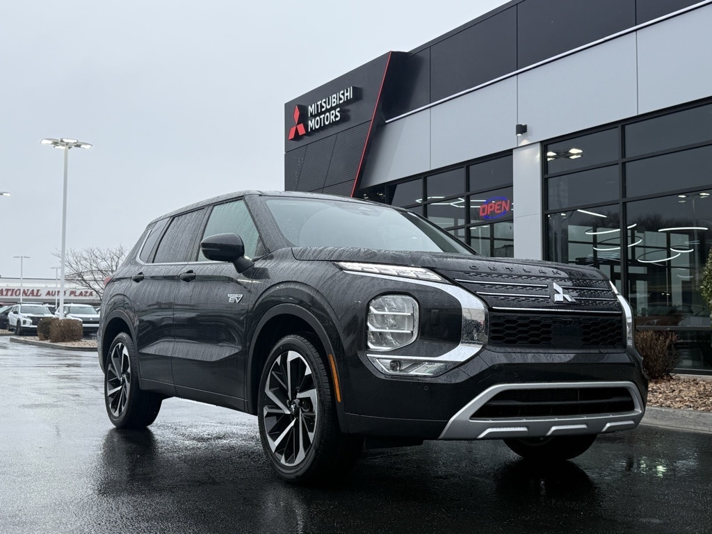 2025 Mitsubishi Outlander SE's photo