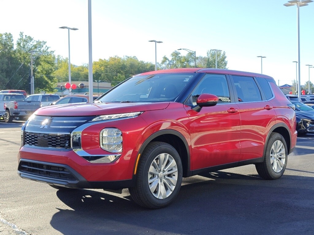 2025 Mitsubishi Outlander ES photo 3