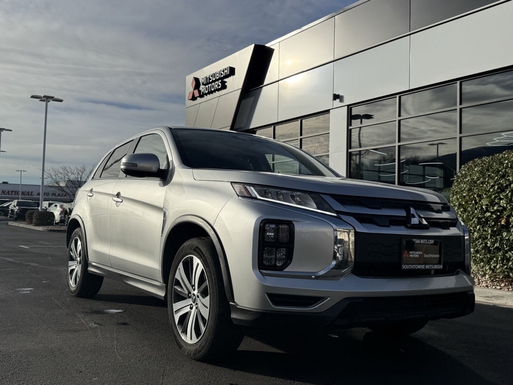 2024 Mitsubishi Outlander Sport SE's photo