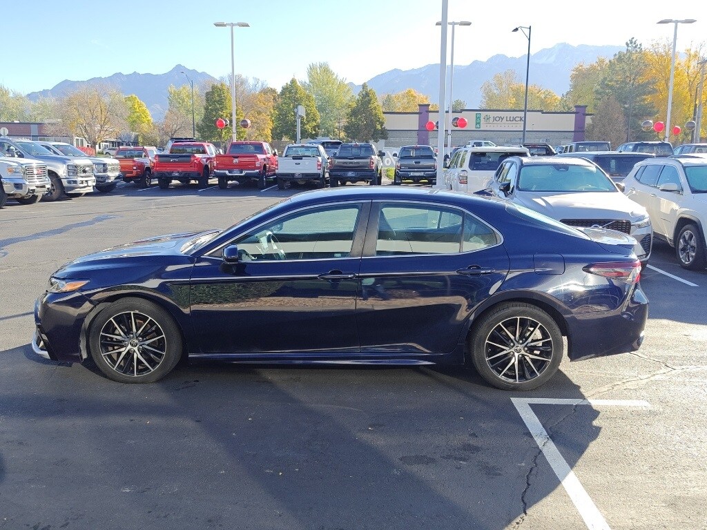 2021 Toyota Camry SE photo 4