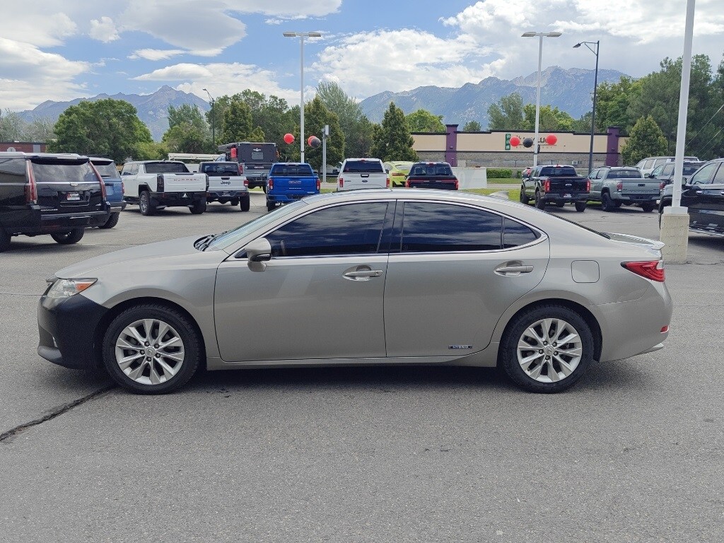 2015 Lexus ES 300h photo 3